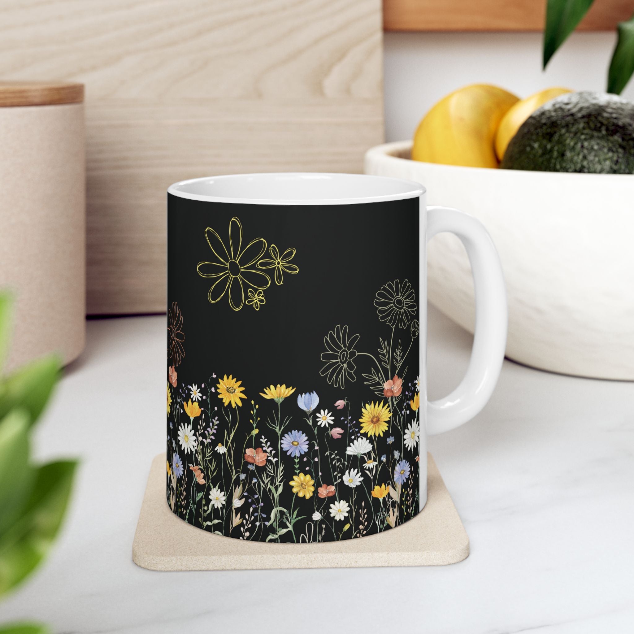 Tasse à café motif fleurs sauvages – 325 ml et 445 ml | Noire avec fleurs sauvages colorées, Tasse florale esthétique, Cadeau inspiré de la nature, Tasse compatible lave-vaisselle et micro-ondes pour maman