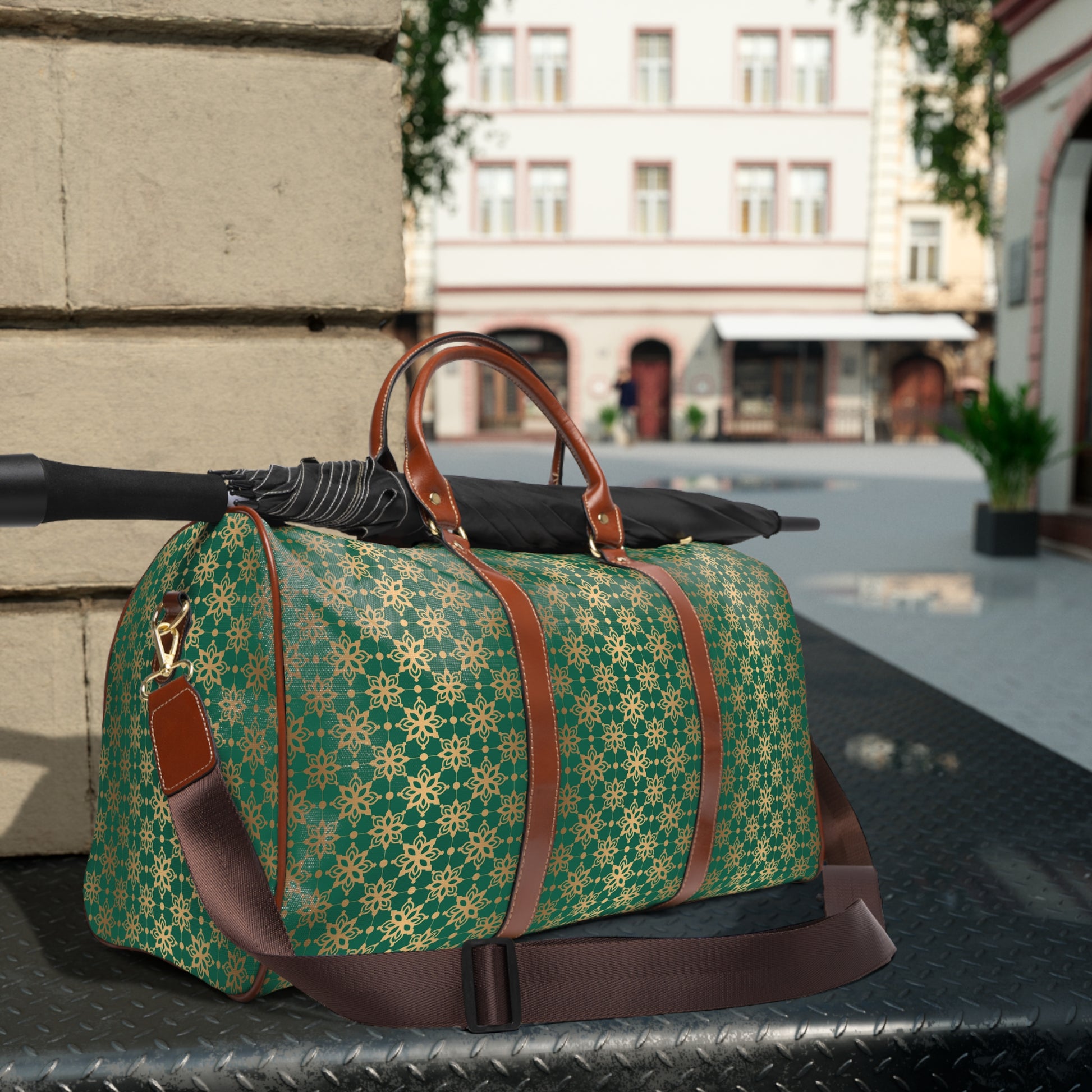 Elegant Green Travel Bag with Gold Accents Perfect for Holiday Trips & Weekend Getaways – Stylish & Durable Overnight Bag for Luxurious and Chic Travel - MRSBYVALLE