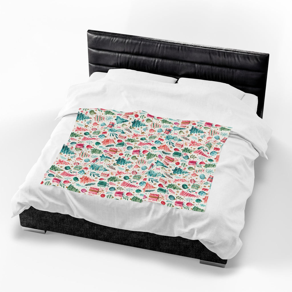 Christmas Tree & Ornaments Velveteen Plush Blanket — Festive Holiday Throw