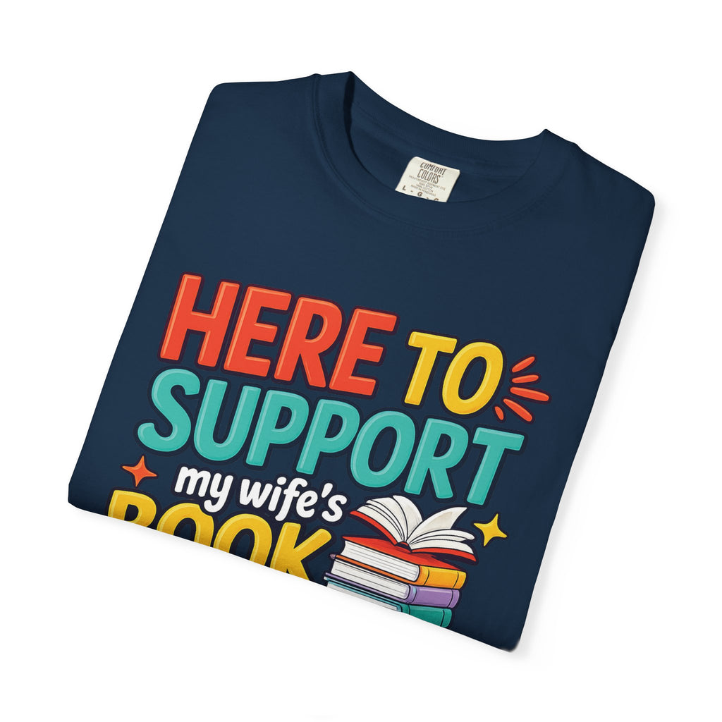 T-shirt de soutien pour femme — T-shirt humoristique pour mari « Here to Support My Wife's Book Obsession » T-shirt pour amateur de livres