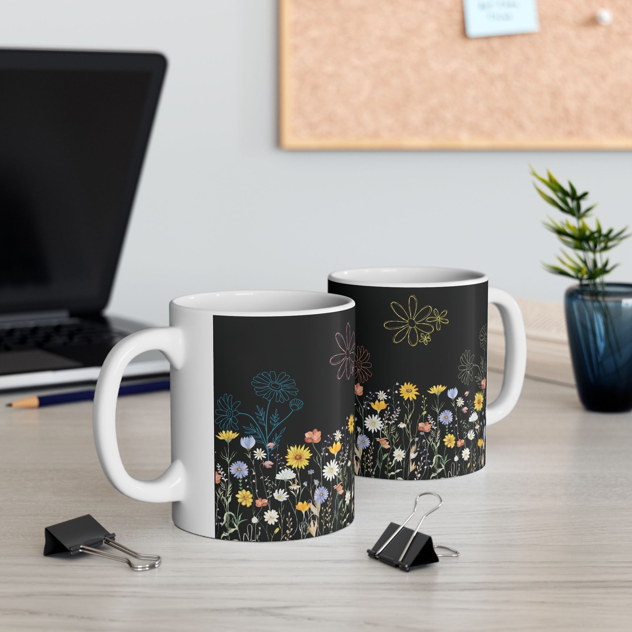 Tasse à café motif fleurs sauvages – 325 ml et 445 ml | Noire avec fleurs sauvages colorées, Tasse florale esthétique, Cadeau inspiré de la nature, Tasse compatible lave-vaisselle et micro-ondes pour maman