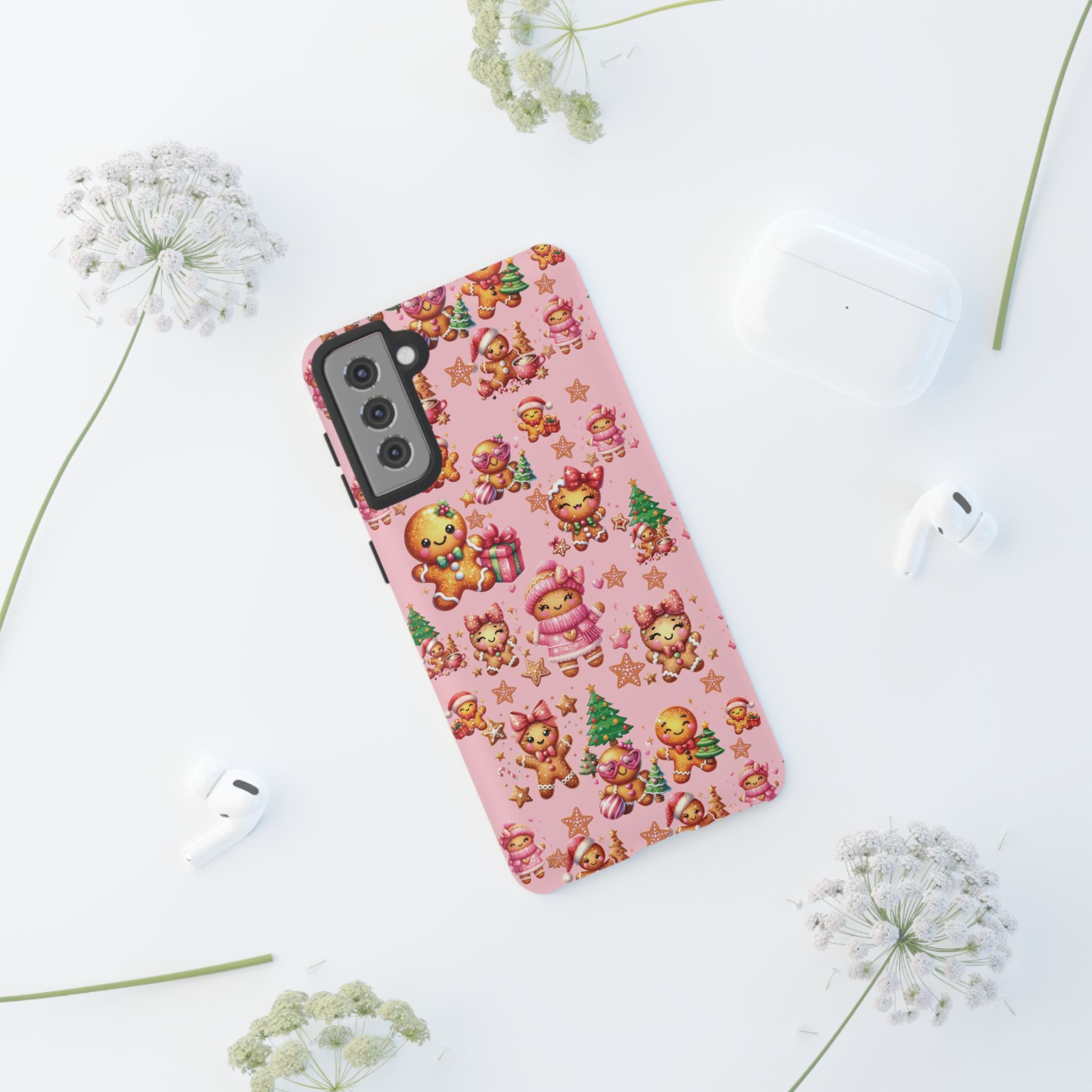 Coque de téléphone en forme de petite fille pain d'épices rose adorable, ambiance girly pour les fêtes, esthétique douce de Noël, idée cadeau mignonne et festive pour elle, housse de protection amusante
