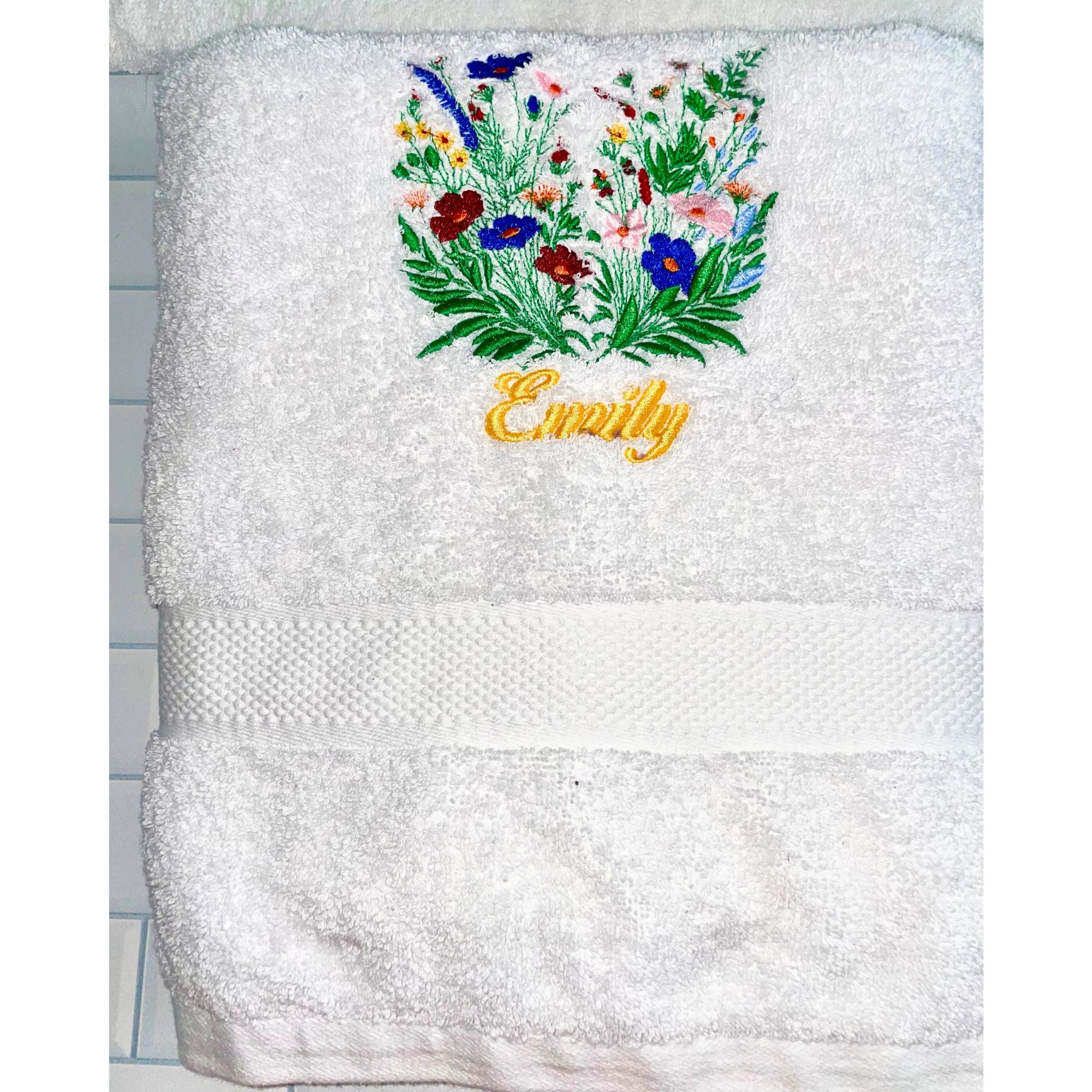 Custom Embroidered Wildflower Bath Towel - Personalized Gifts for Grandma, Mom & Loved Ones - Add Names for Unique, Heartfelt Presents for Any Occasion - MRSBYVALLE