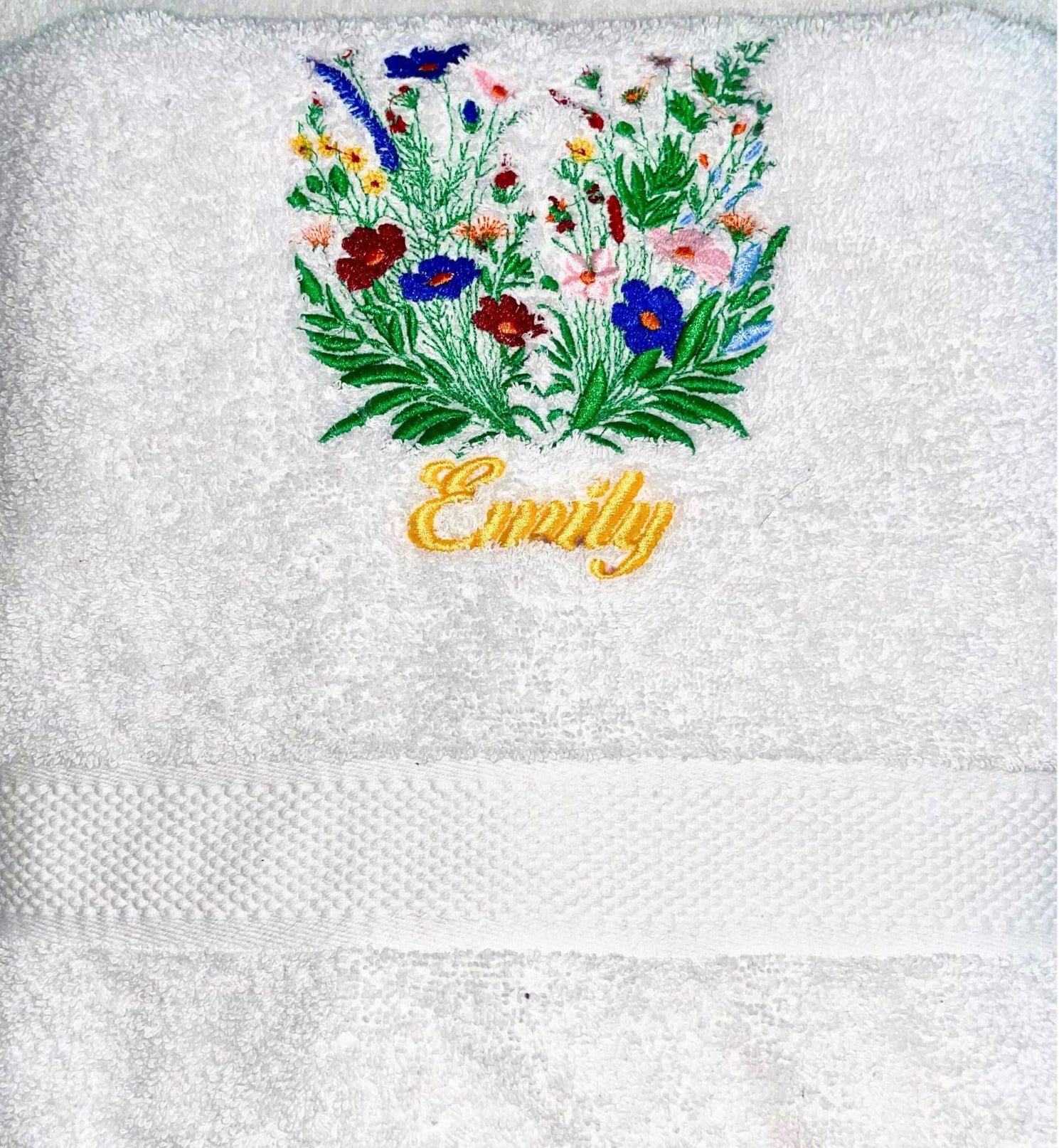 Custom Embroidered Wildflower Bath Towel - Personalized Gifts for Grandma, Mom & Loved Ones - Add Names for Unique, Heartfelt Presents for Any Occasion - MRSBYVALLE