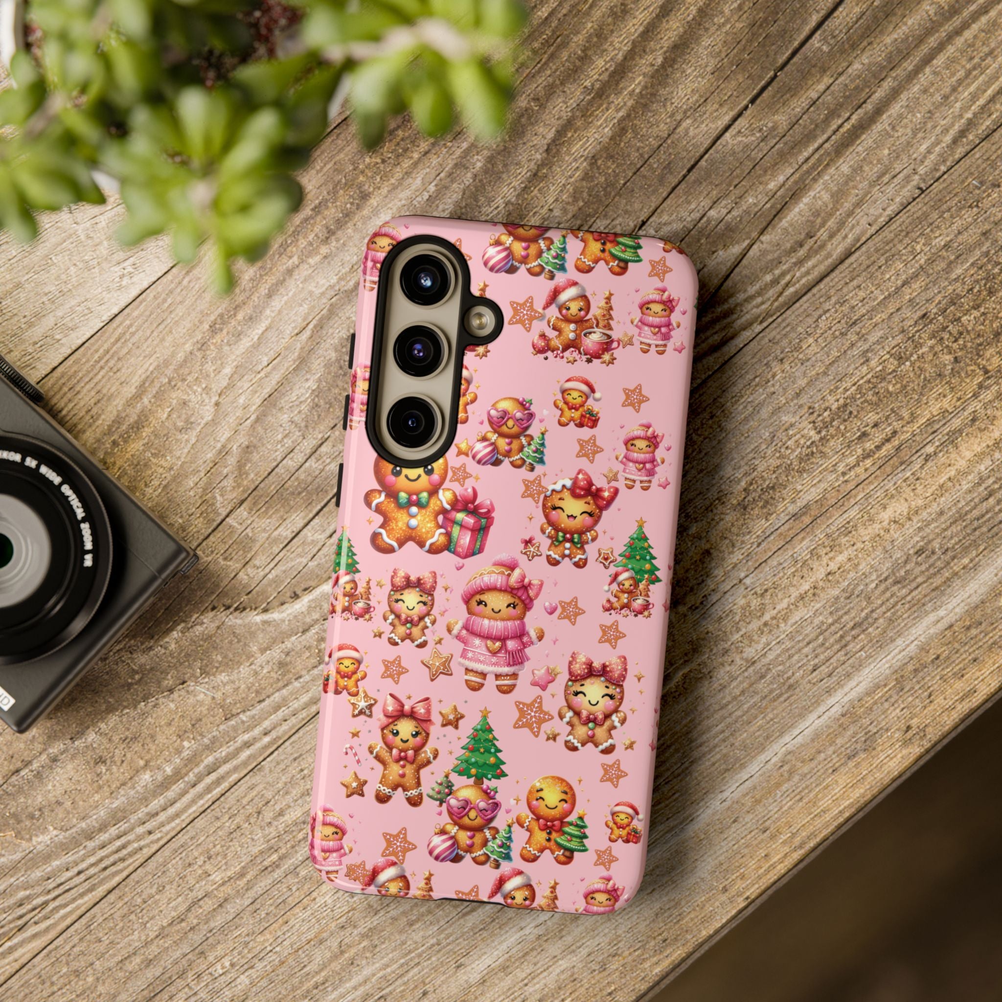 Coque de téléphone en forme de petite fille pain d'épices rose adorable, ambiance girly pour les fêtes, esthétique douce de Noël, idée cadeau mignonne et festive pour elle, housse de protection amusante