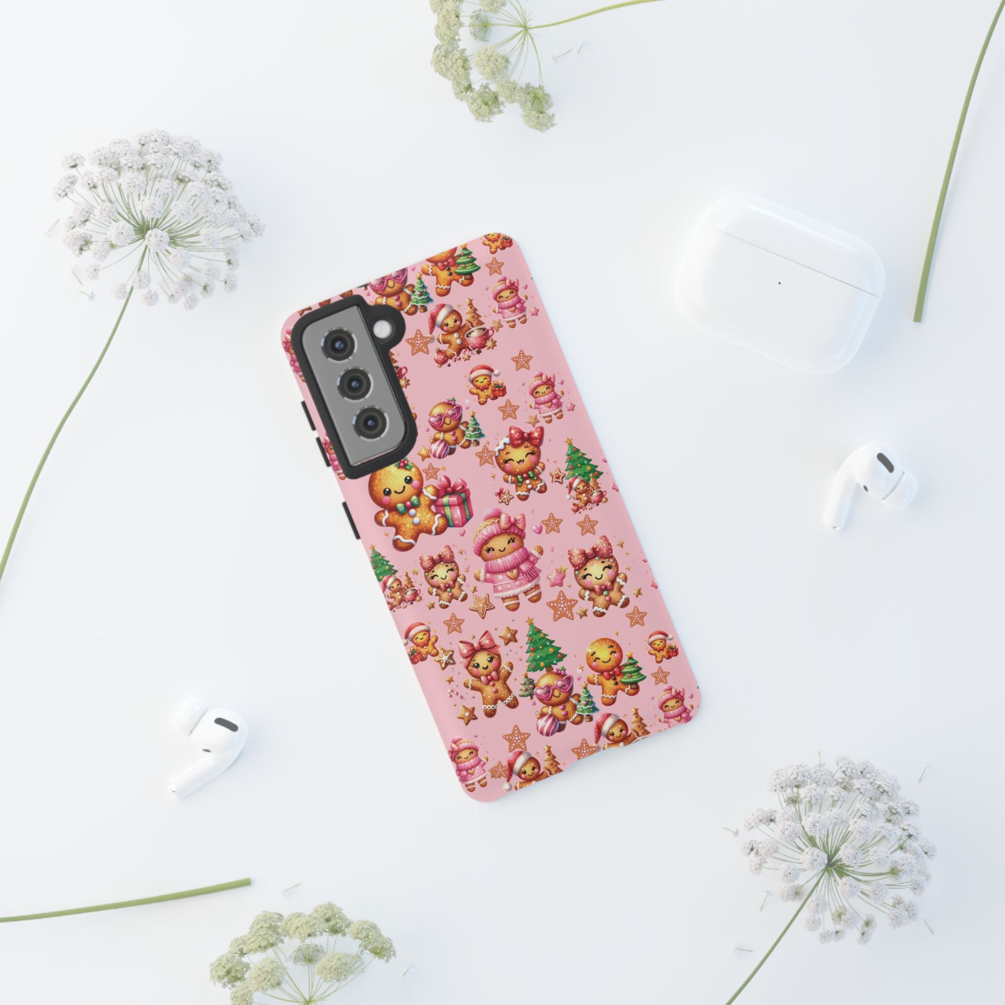 Coque de téléphone en forme de petite fille pain d'épices rose adorable, ambiance girly pour les fêtes, esthétique douce de Noël, idée cadeau mignonne et festive pour elle, housse de protection amusante