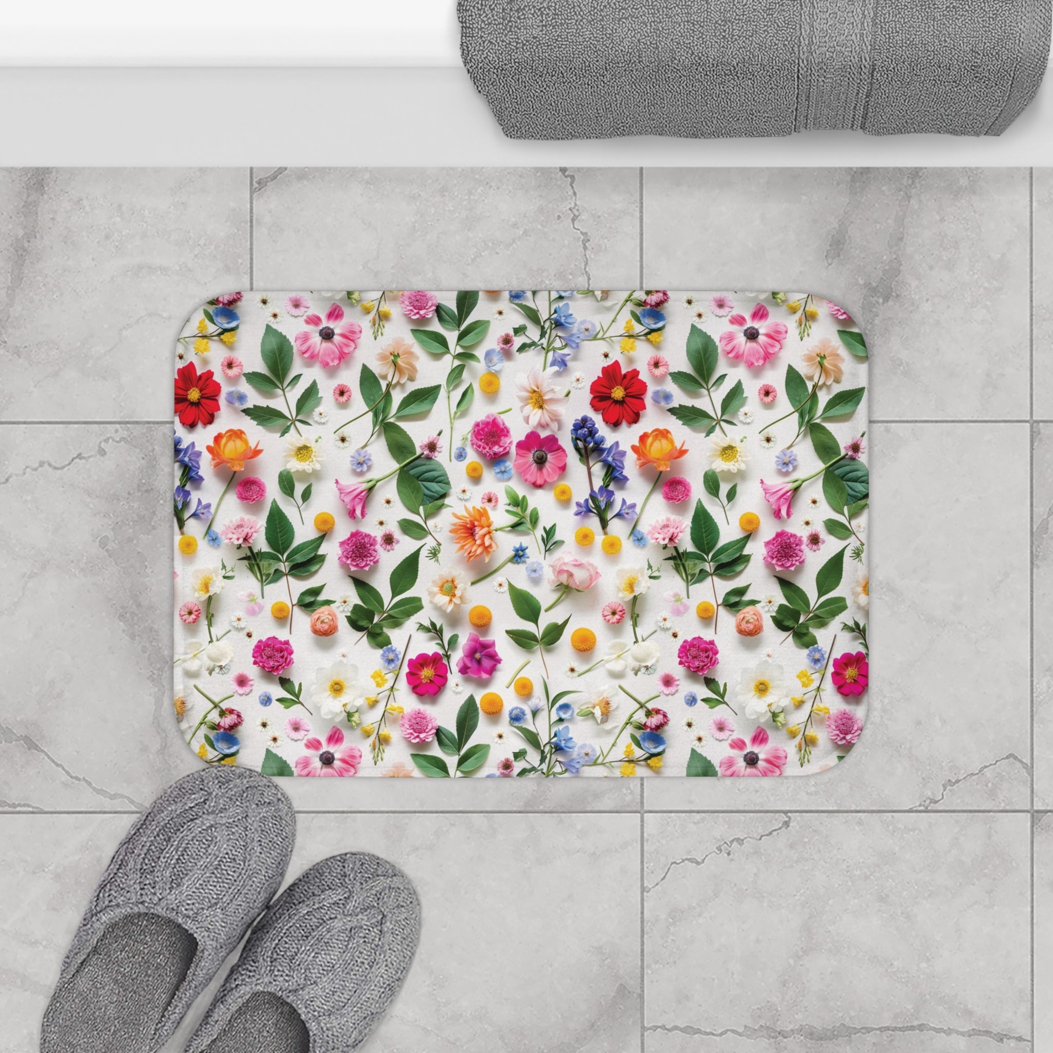 Tapis de bain floral lumineux Wildflowers – Un mélange apaisant de fleurs de lavande relaxantes pour ajouter confort, beauté et sérénité à la pièce la plus intime de votre maison