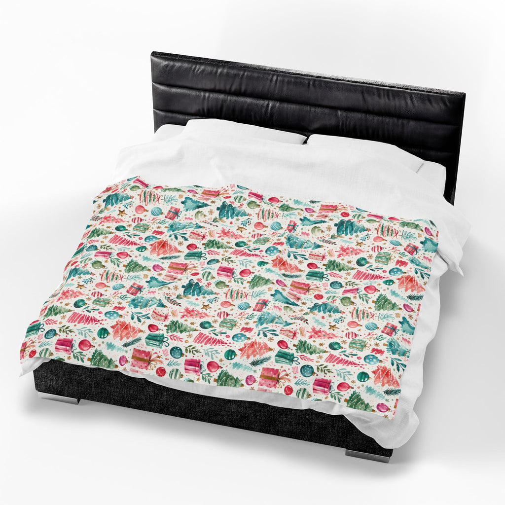 Christmas Tree & Ornaments Velveteen Plush Blanket — Festive Holiday Throw