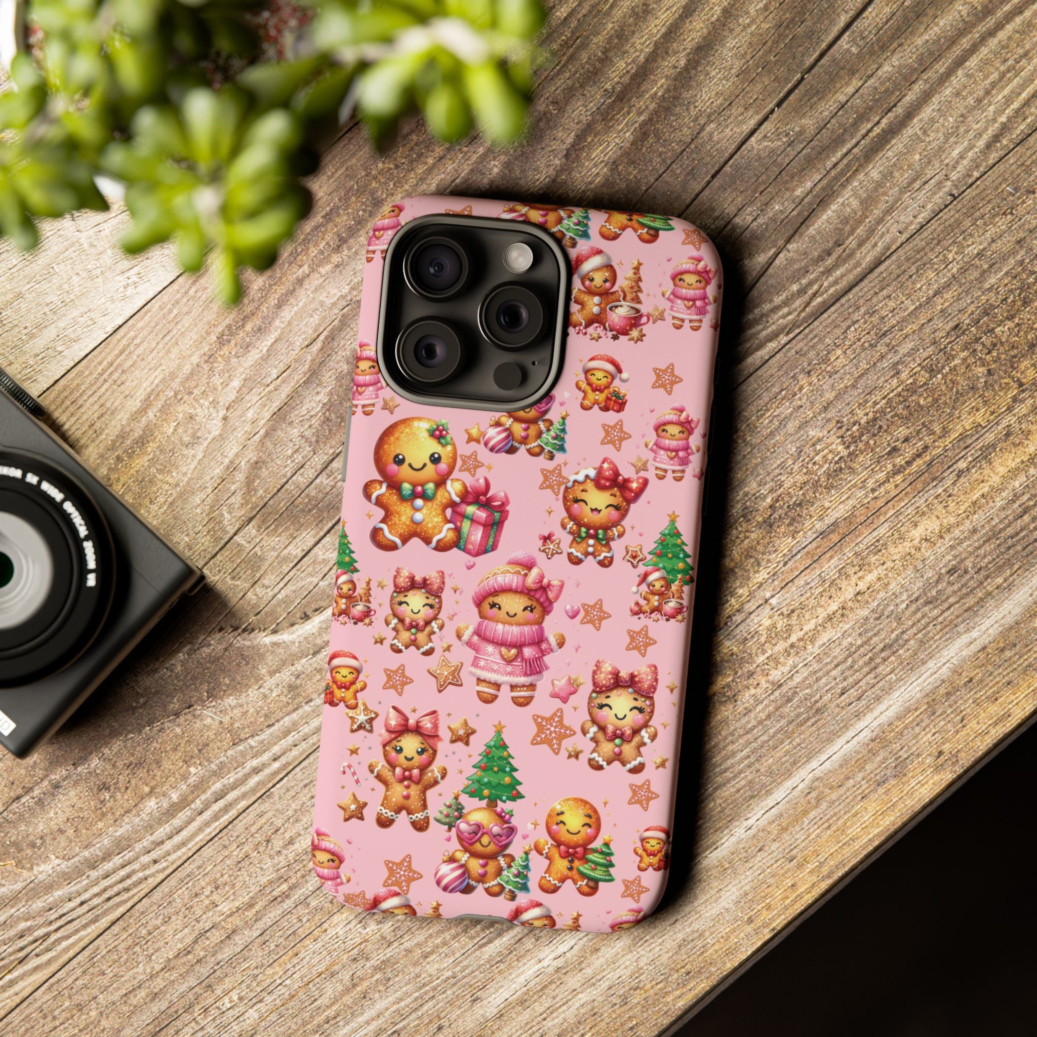 Coque de téléphone en forme de petite fille pain d'épices rose adorable, ambiance girly pour les fêtes, esthétique douce de Noël, idée cadeau mignonne et festive pour elle, housse de protection amusante