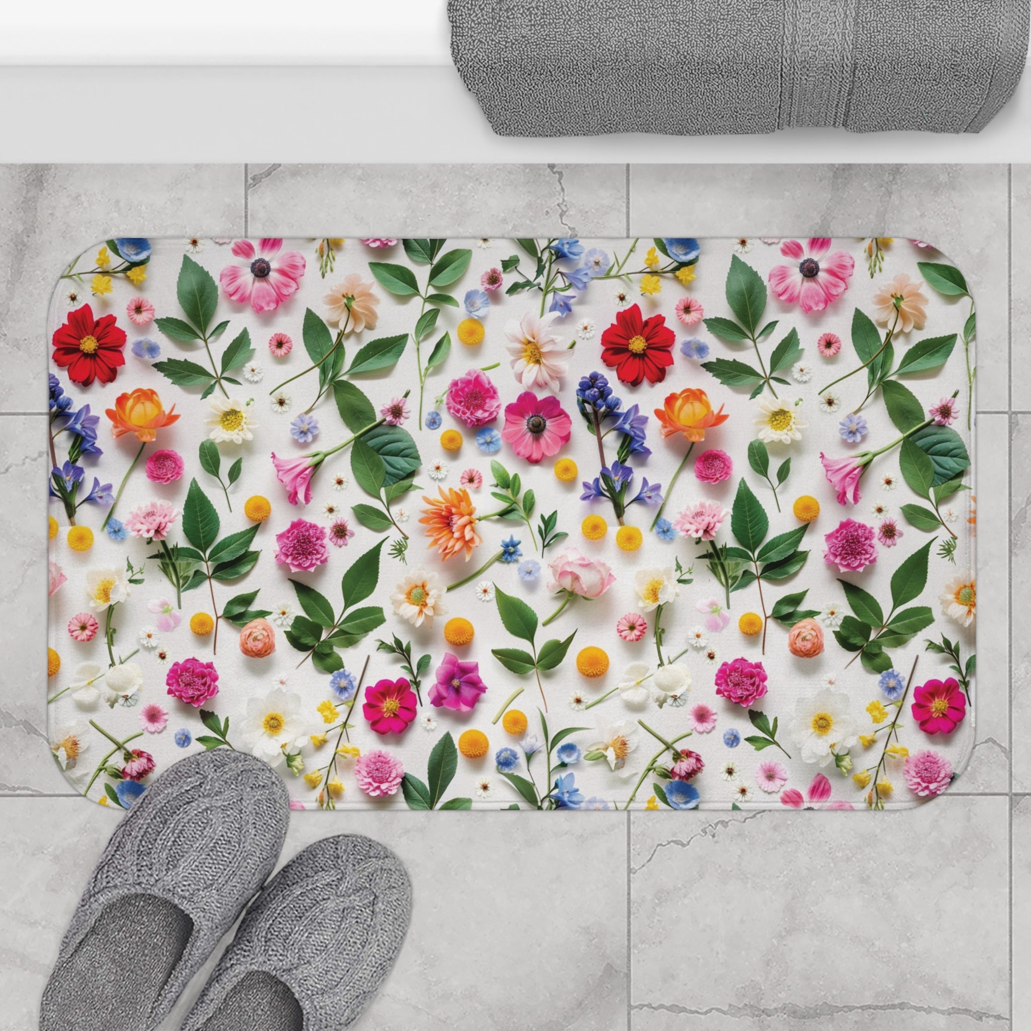Tapis de bain floral lumineux Wildflowers – Un mélange apaisant de fleurs de lavande relaxantes pour ajouter confort, beauté et sérénité à la pièce la plus intime de votre maison