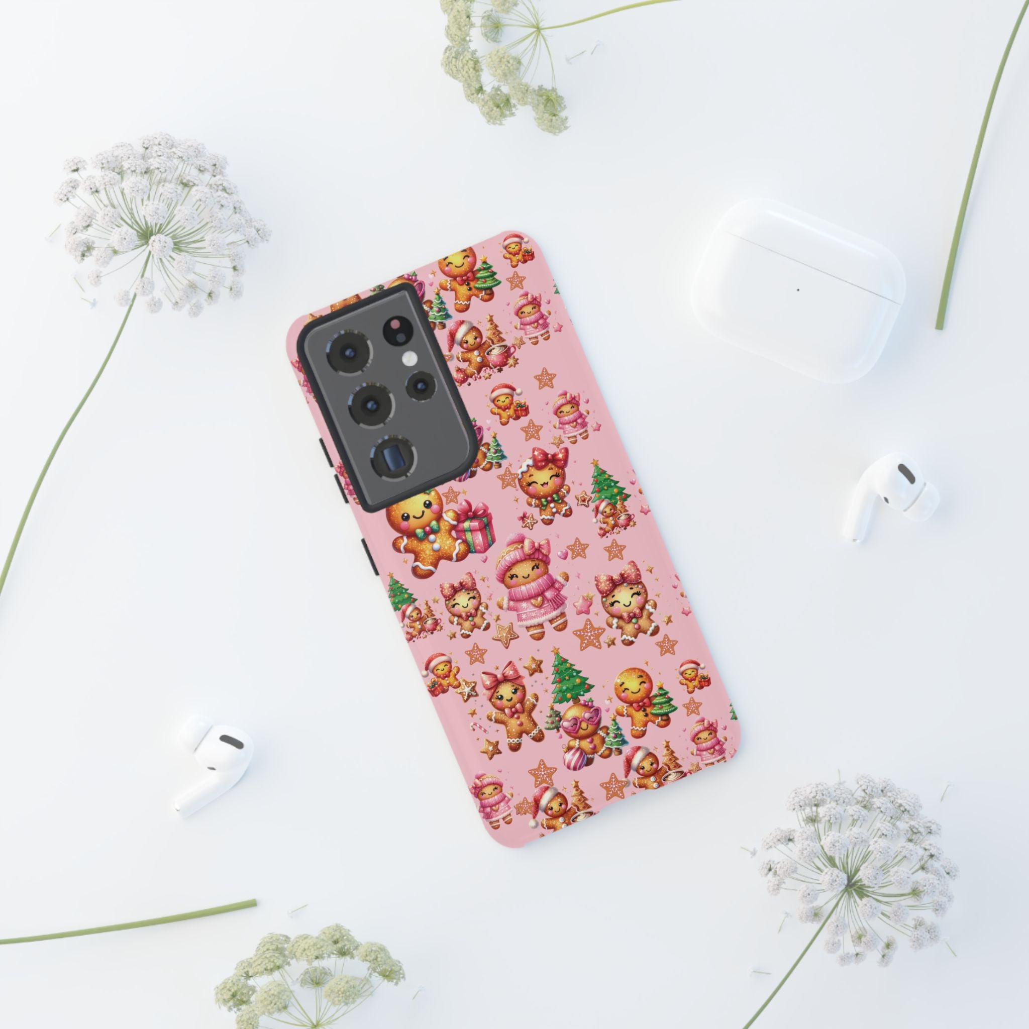 Coque de téléphone en forme de petite fille pain d'épices rose adorable, ambiance girly pour les fêtes, esthétique douce de Noël, idée cadeau mignonne et festive pour elle, housse de protection amusante